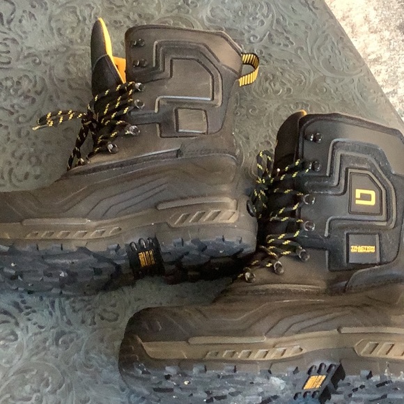 Dakota work boots. Traction on demand spiked. CSA approved. Only worn twice. - Picture 3 of 7